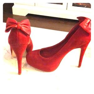 Sexy suede red heels with leather bow!